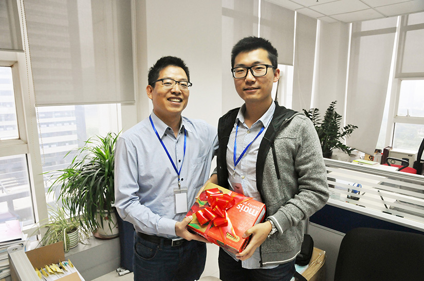 總部工會開展“關(guān)愛員工 送祝?！被顒?></i>
									</div>
									<dl>
										<dt><b>31</b><span>2016-08</span></dt>
										<dd><b>總部工會開展“關(guān)愛員工 送祝?！被顒?/b><span>    一句祝福、一份禮物，雖然不起眼，卻體現(xiàn)了企業(yè)對員工的親切關(guān)懷和暖暖的愛心，拉近了企業(yè)與員工的距離，激發(fā)了員工安心工作、奮發(fā)有為的工作熱情，提高對企業(yè)的忠誠度，營造了融洽的企業(yè)氛圍。</span></dd>
									</dl>
								</a>
							</li>
														<li>
								<a href=